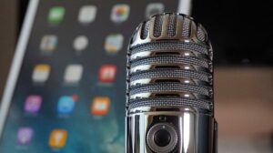 Maksuton digi-info: Podcastin monipuoliset käyttömahdollisuudet yrityskäytössä 